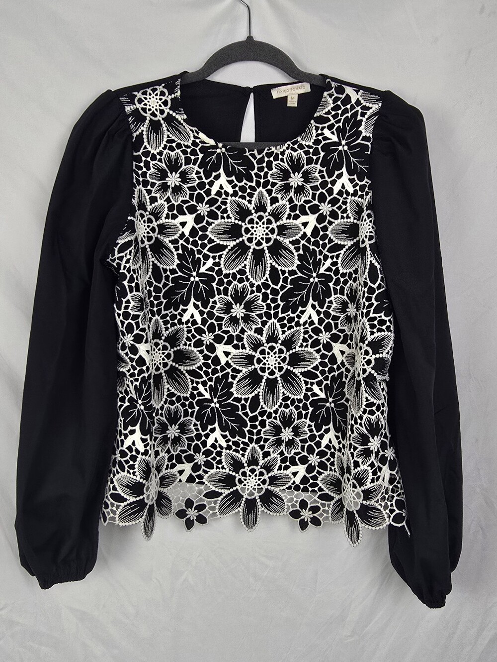 Flying Tomato Bohemian Minimalist Embroidered Floral Boxy Top sz M NWOT